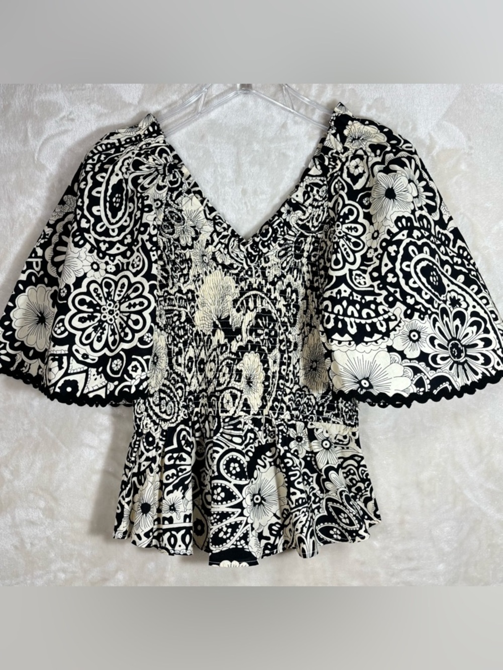 Umgee Women’s Black and Cream Floral Smocked Peplum Top Size M
